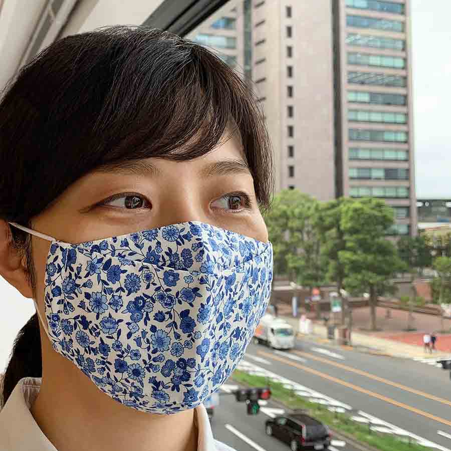 大臣マスク・小 鮮やかなネイビーフラワー柄の画像8枚目
