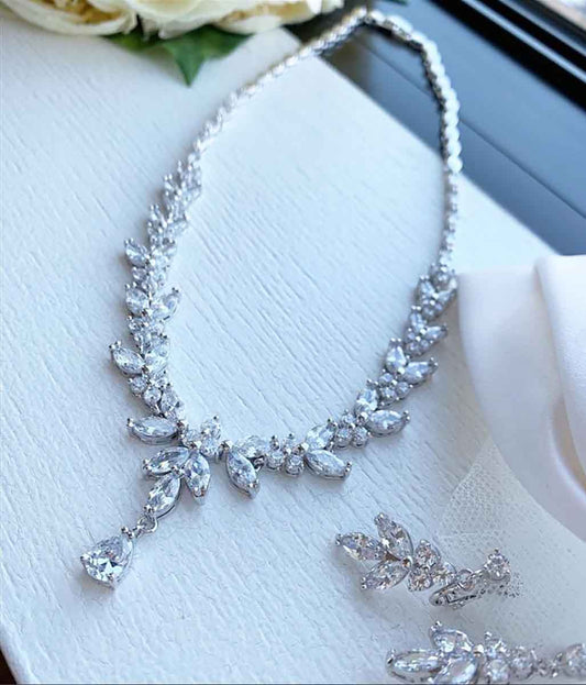 クリスタルネックレス&イヤリングセットの画像2枚目