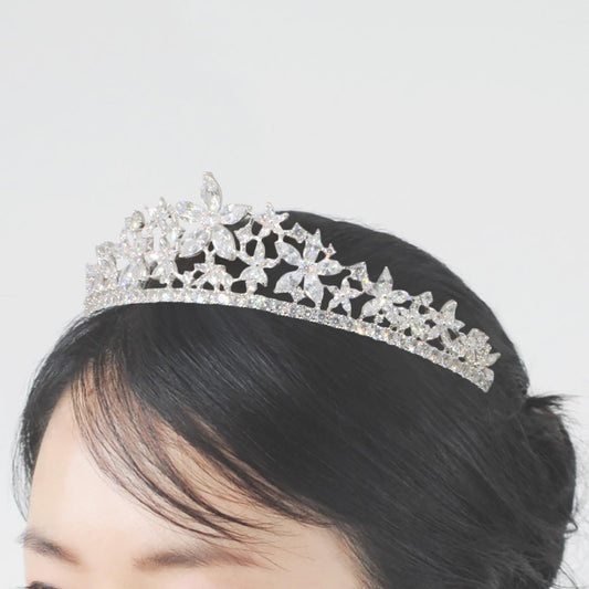 人気のフラワーモチーフのクリスタルティアラ の画像2枚目