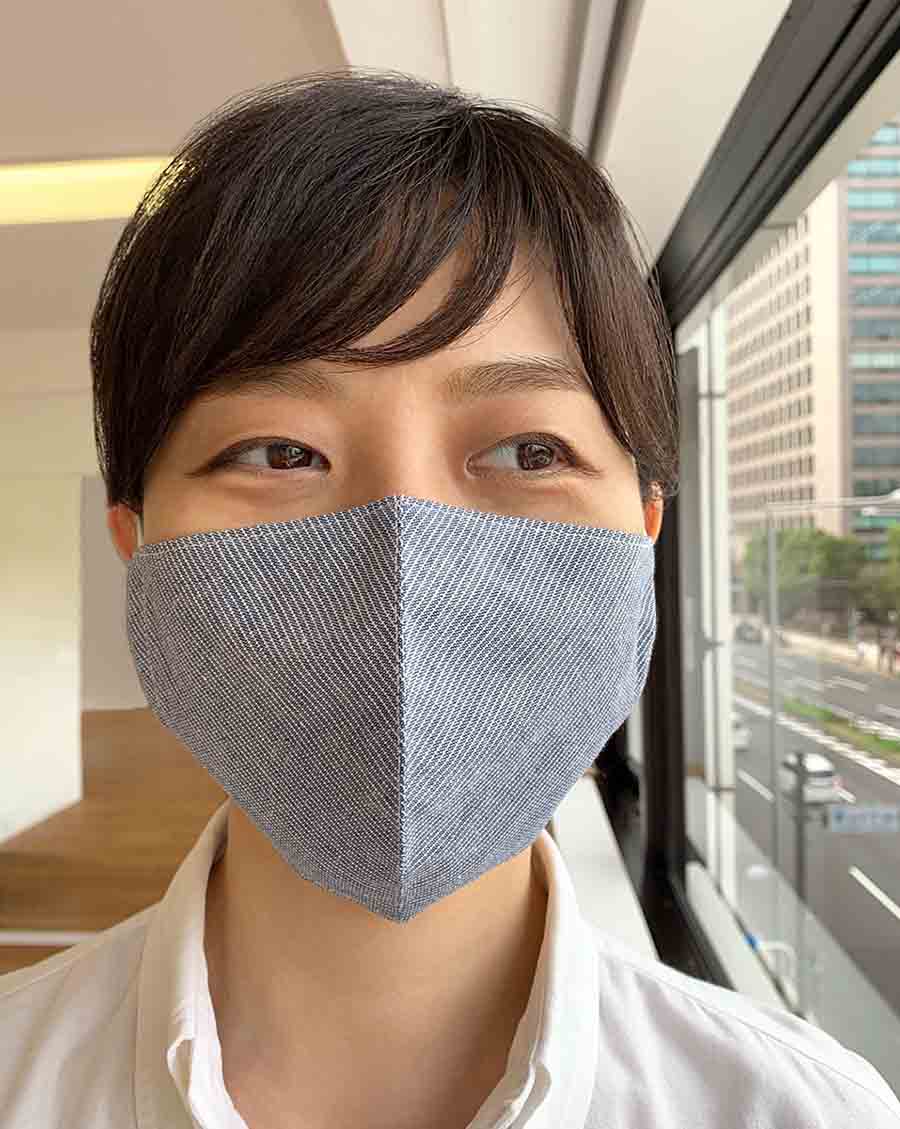 マスク 立体デザイン バイアスカット 淡いネイビーのストライプ柄の画像10枚目