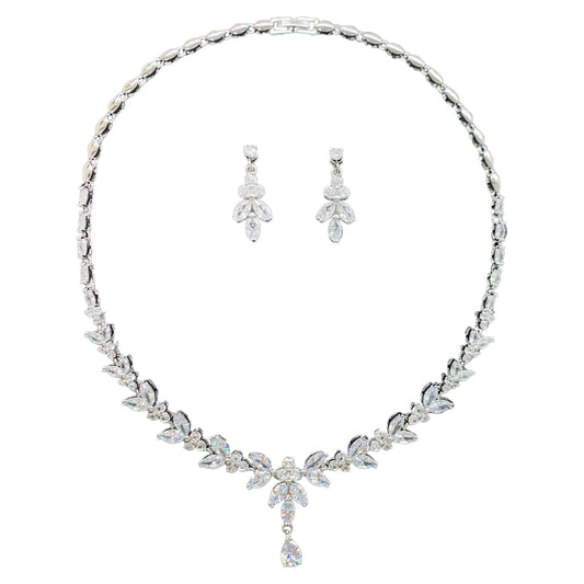 クリスタルネックレス&イヤリングセットの画像1枚目