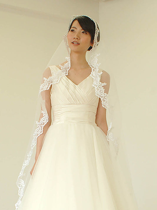 定番レースのロングマリアベール 美しい花嫁姿に　の画像2枚目
